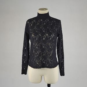 Long sleeve lace mesh medium top
